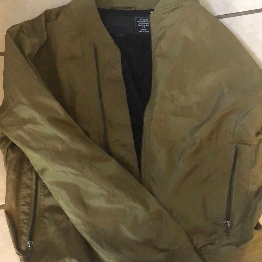 Green lightweight men’s jacket